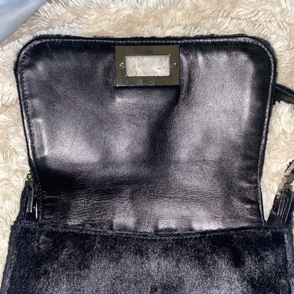 Absolutely adorable Authentic Gucci mini bag - Picture 8 of 12